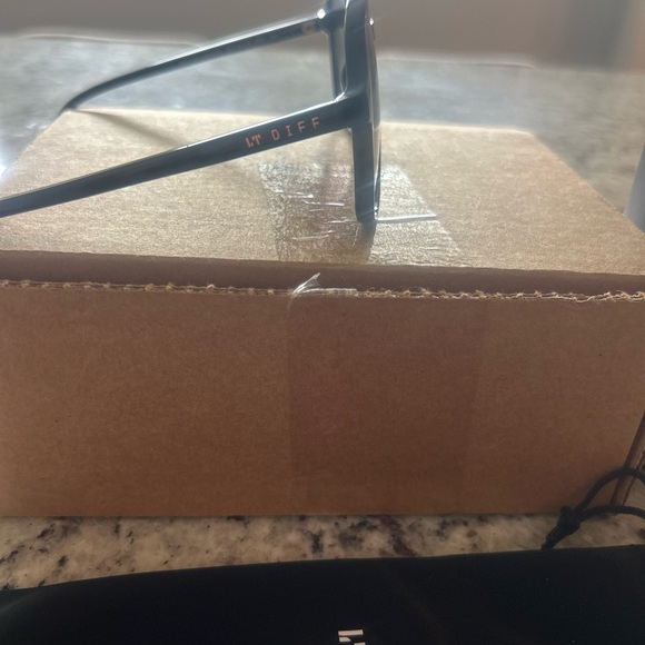 Brand New TEAGAN - BLACK + GREY GRADIENT SUNGLASSES